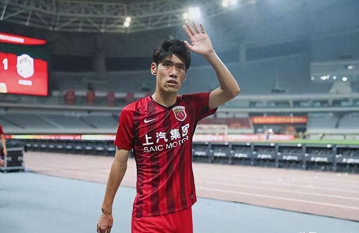 开云-他是上海足球名宿，豪取4个中超冠军，36岁退役，如今接班徐根宝