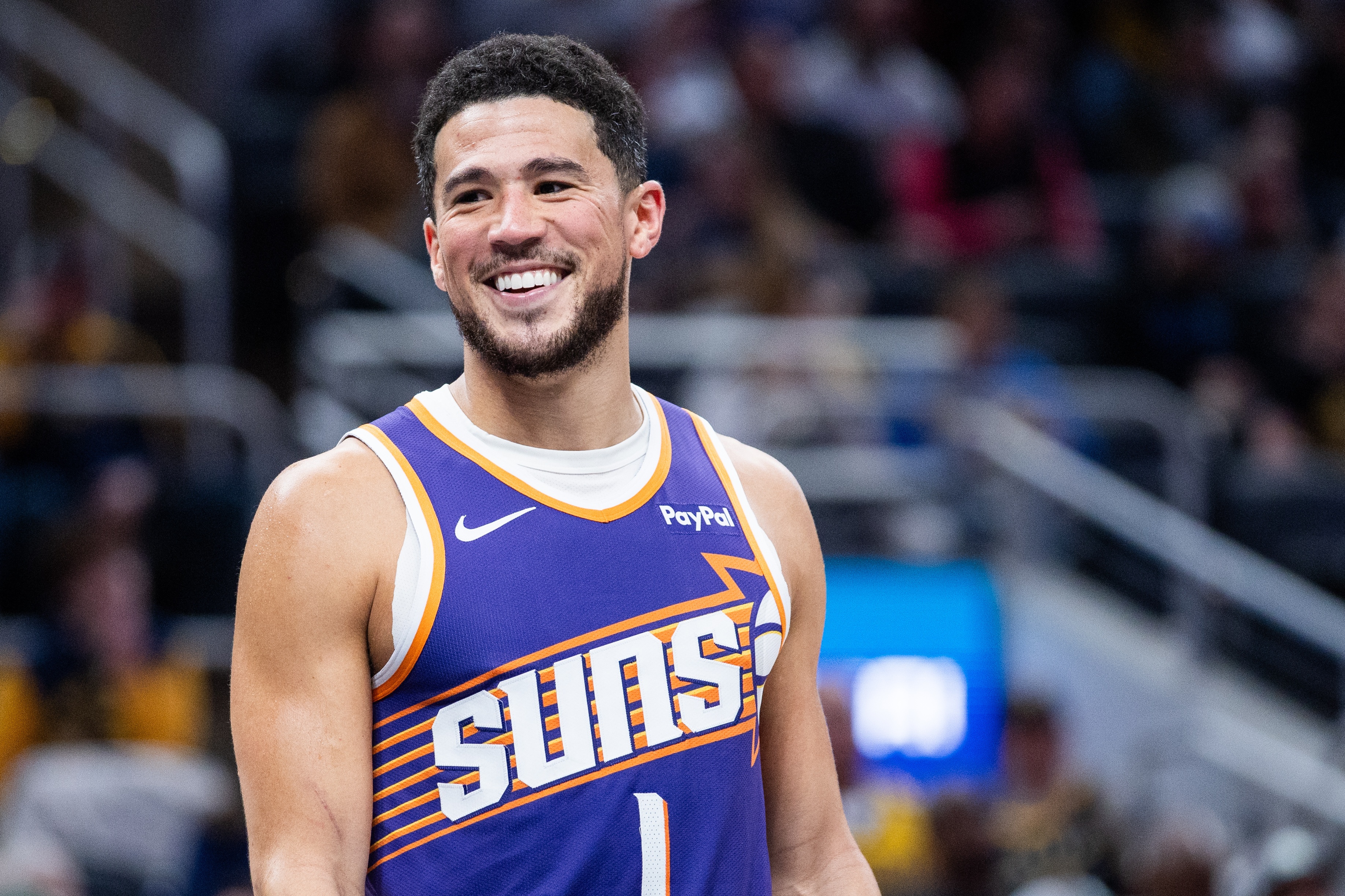 开云APP-时间刚刚好！布克持球单打 连续晃动后干拔中投压哨命中